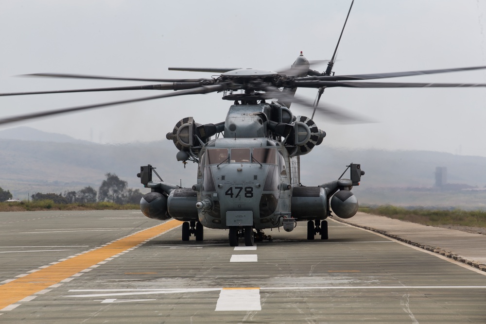 15th MEU Marines Conduct Helicopter Support Team Training