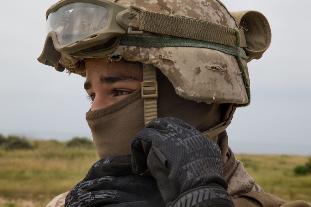 15th MEU Marines Conduct Helicopter Support Team Training