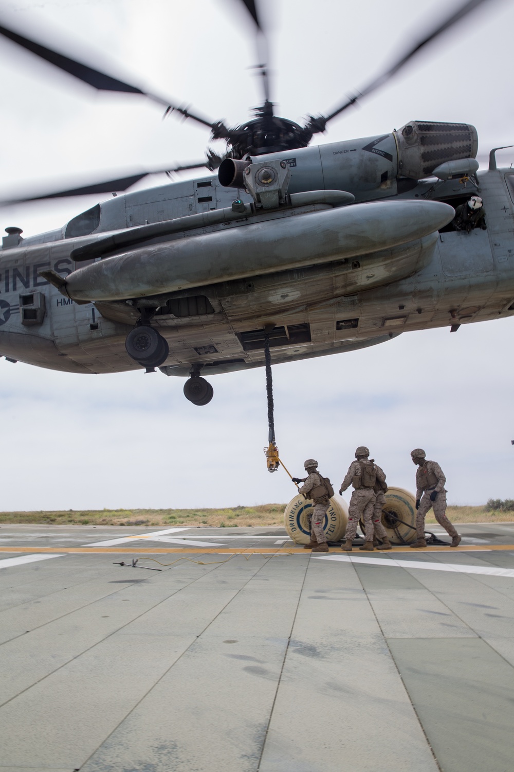 15th MEU Marines Conduct Helicopter Support Team Training