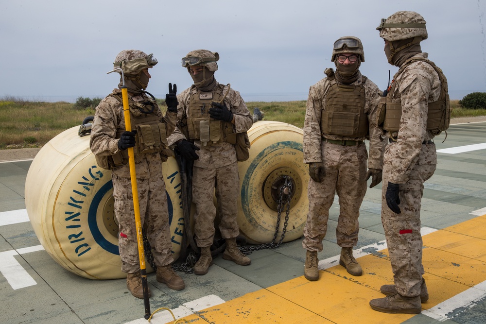 15th MEU Marines Conduct Helicopter Support Team Training