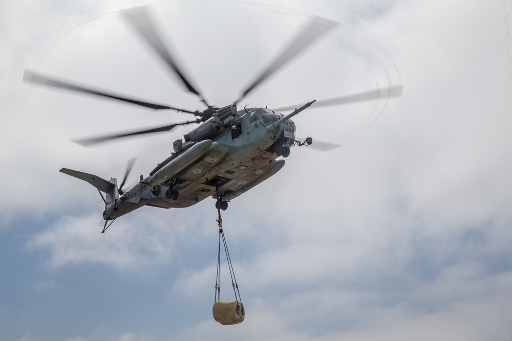 15th MEU Marines Conduct Helicopter Support Team Training