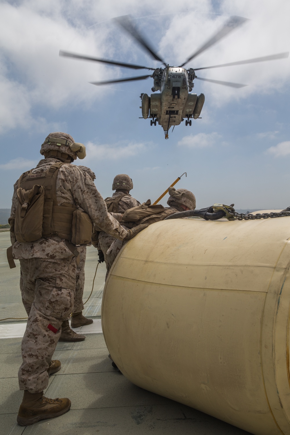 15th MEU Marines Conduct Helicopter Support Team Training