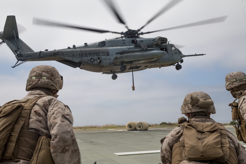 15th MEU Marines Conduct Helicopter Support Team Training