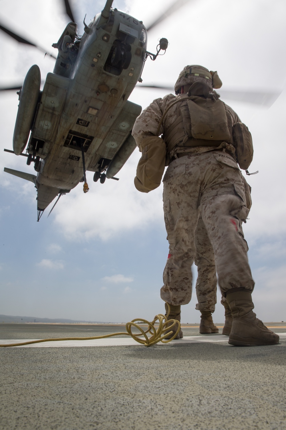 15th MEU Marines Conduct Helicopter Support Team Training