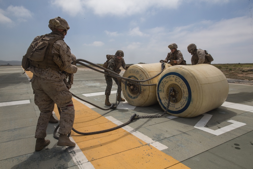 15th MEU Marines Conduct Helicopter Support Team Training