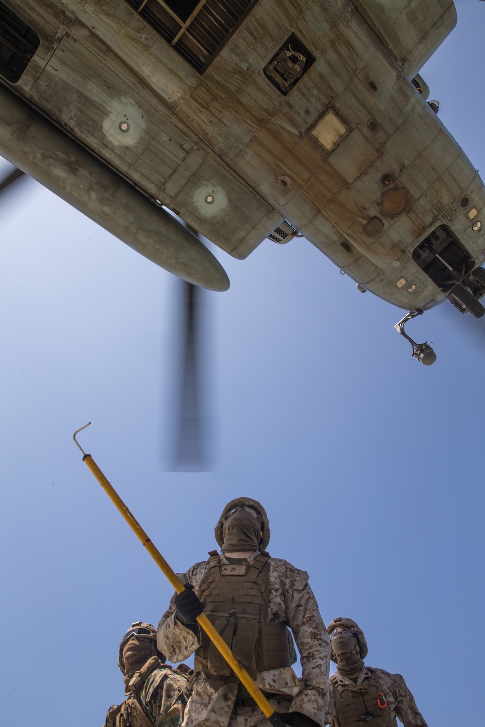 15th MEU Marines Conduct Helicopter Support Team Training