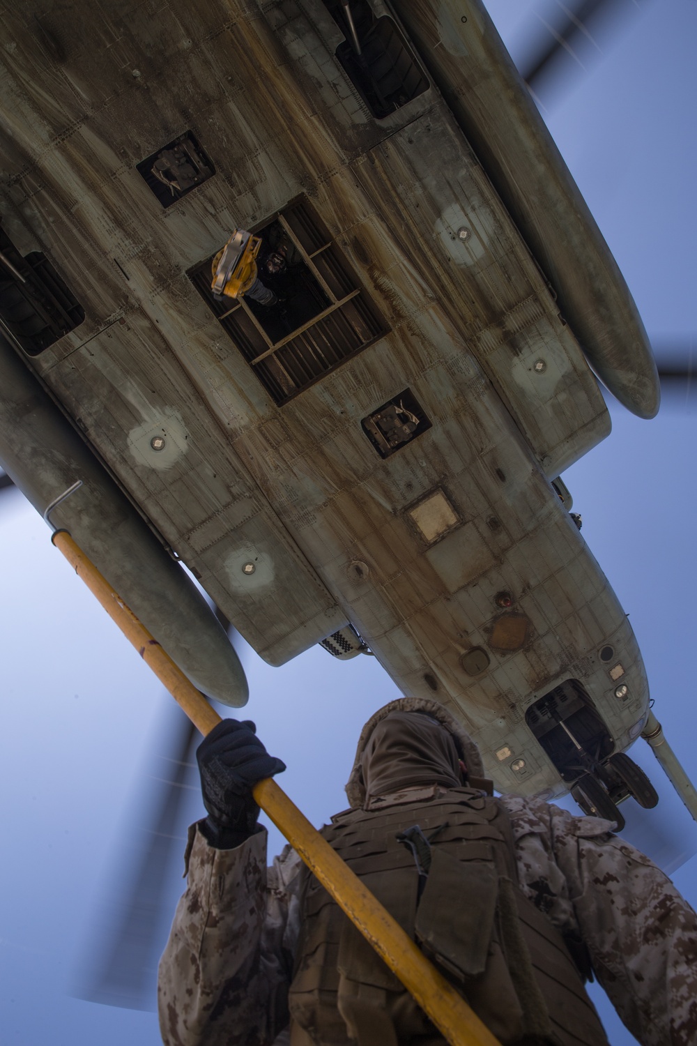 15th MEU Marines Conduct Helicopter Support Team Training