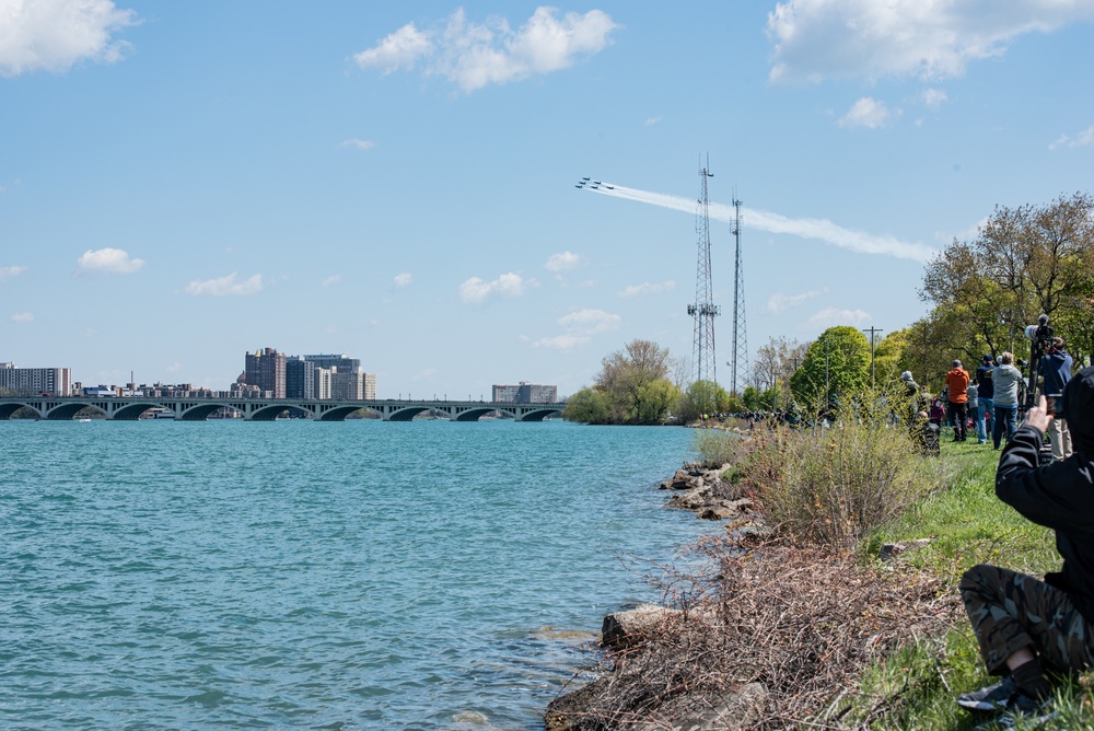 Blue Angels over Detroit [Image 6 of 7]