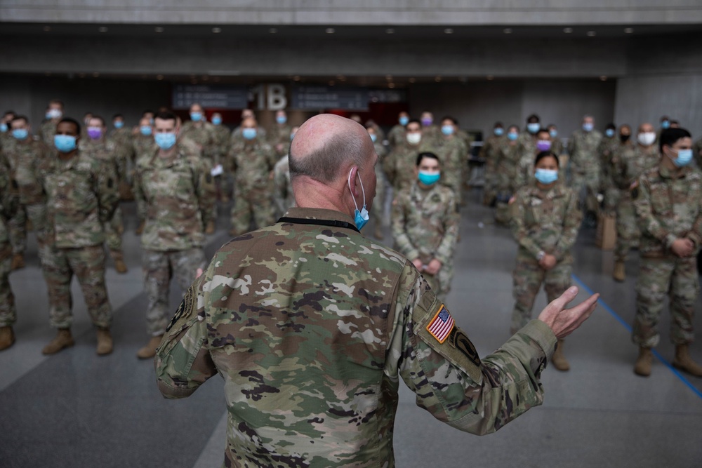 Soldiers from the 9th Hospital Center Depart New York