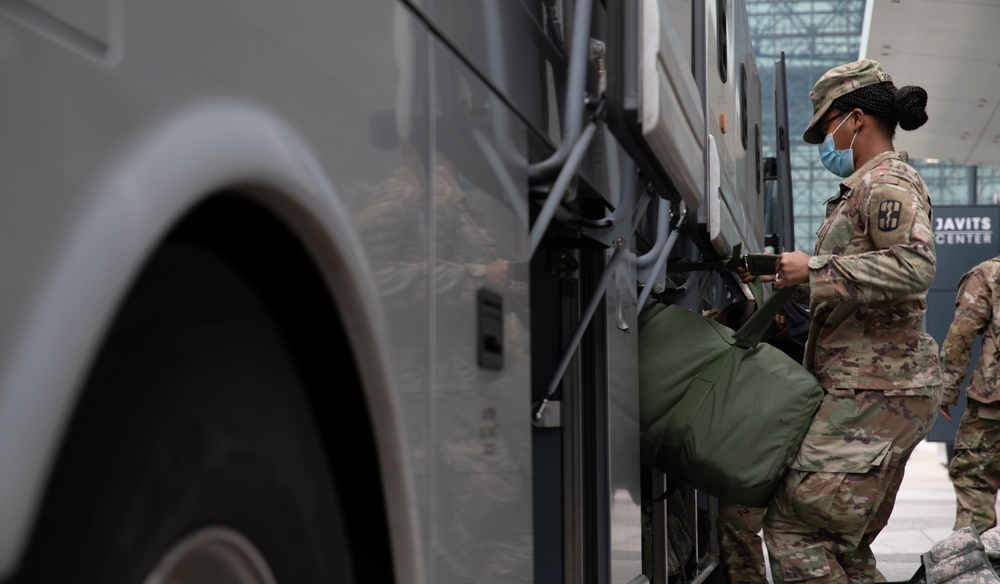 Soldiers from the 9th Hospital Center Depart New York