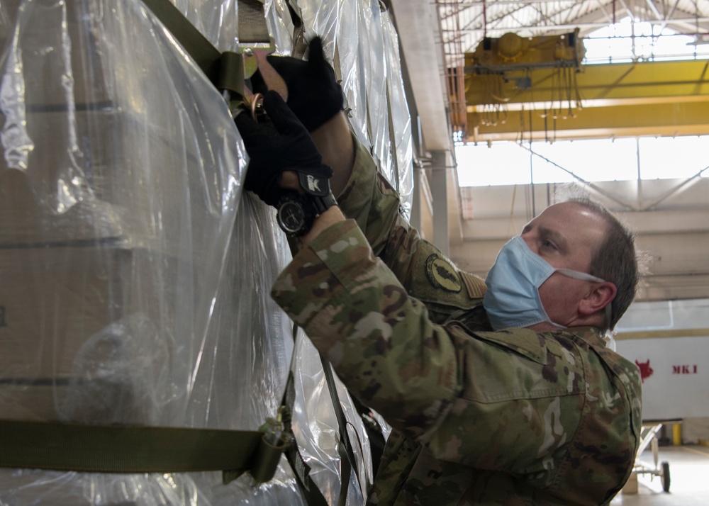 89th Aerial Port Squadron aids ROK gift delivery to VA