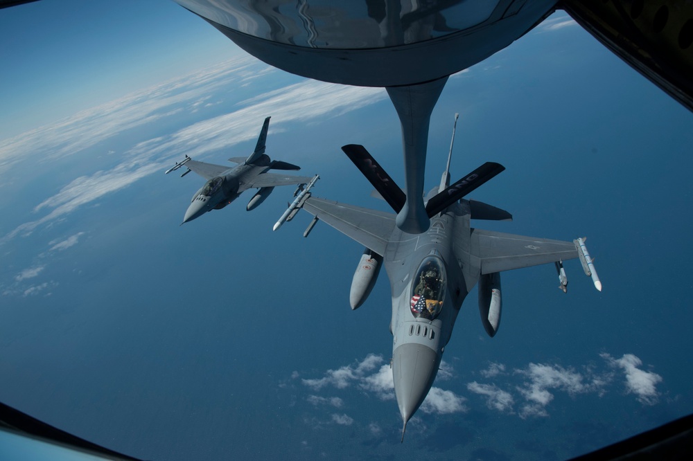 NJ Salutes KC-135 Re-Fueling F-16s