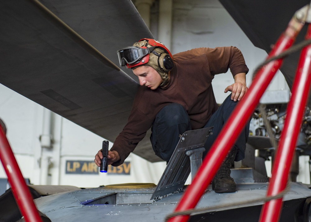 USS Harry S. Truman (CVN 75) transits the Atlantic Sea