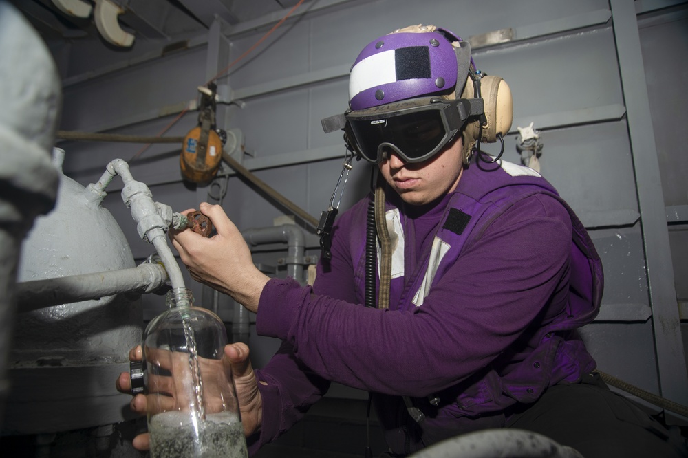 USS Harry S. Truman (CVN 75) transits the Atlantic Ocean