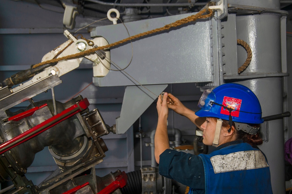 USS Harry S. Truman (CVN 75) transits the Atlantic Ocean