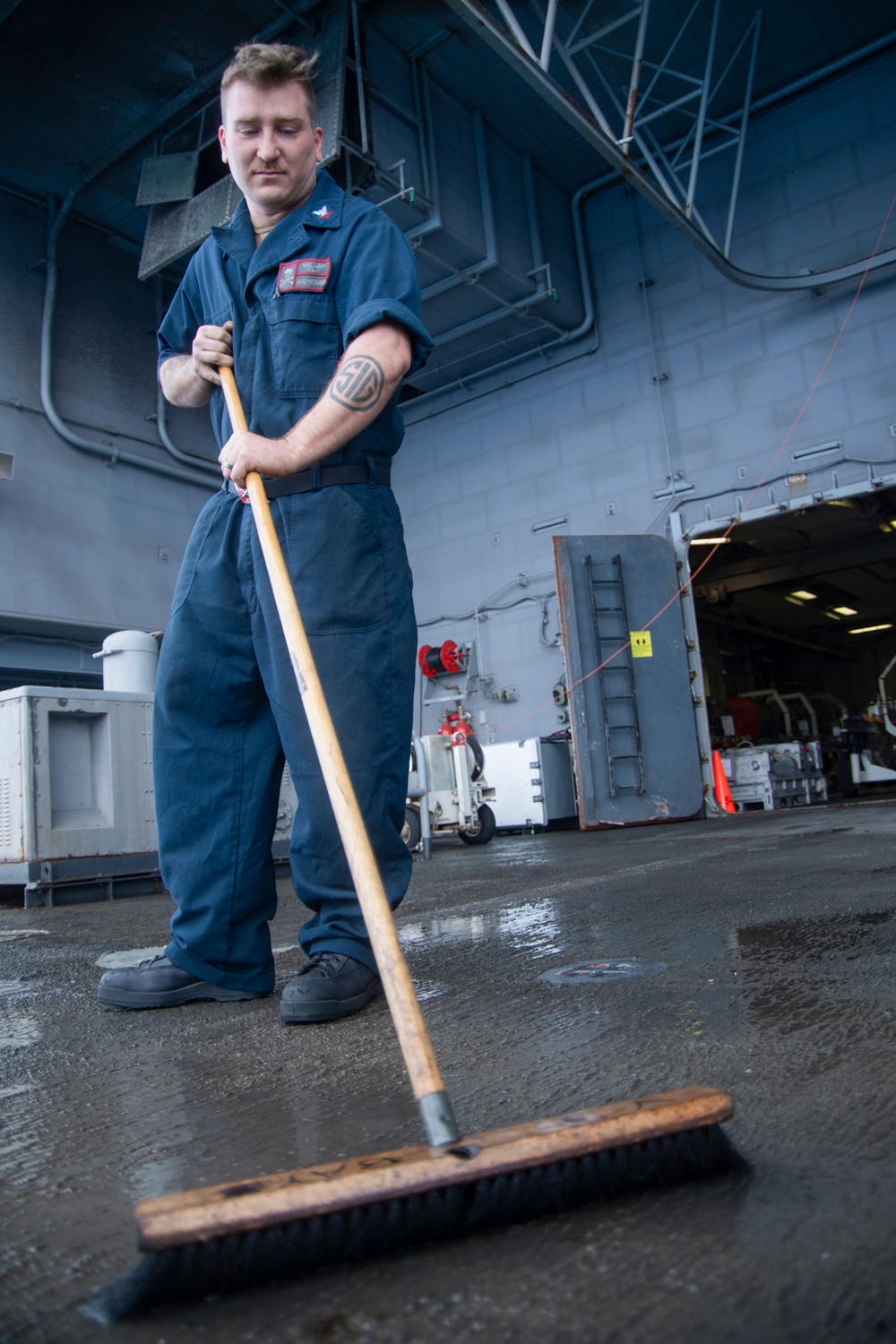 USS Harry S. Truman (CVN 75) transits the Atlantic Ocean