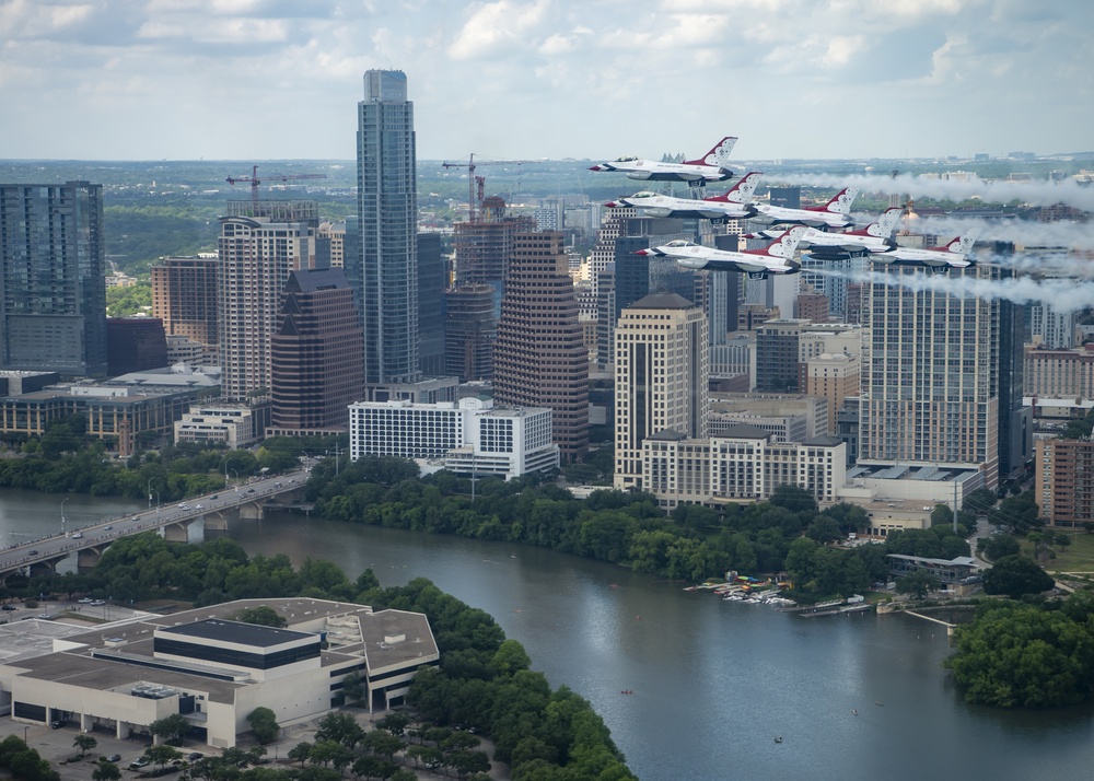 USAF Thunderbirds perform Texas America Strong flyover