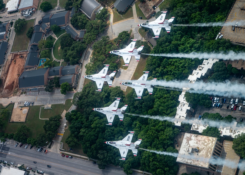 USAF Thunderbirds perform Texas America Strong flyover