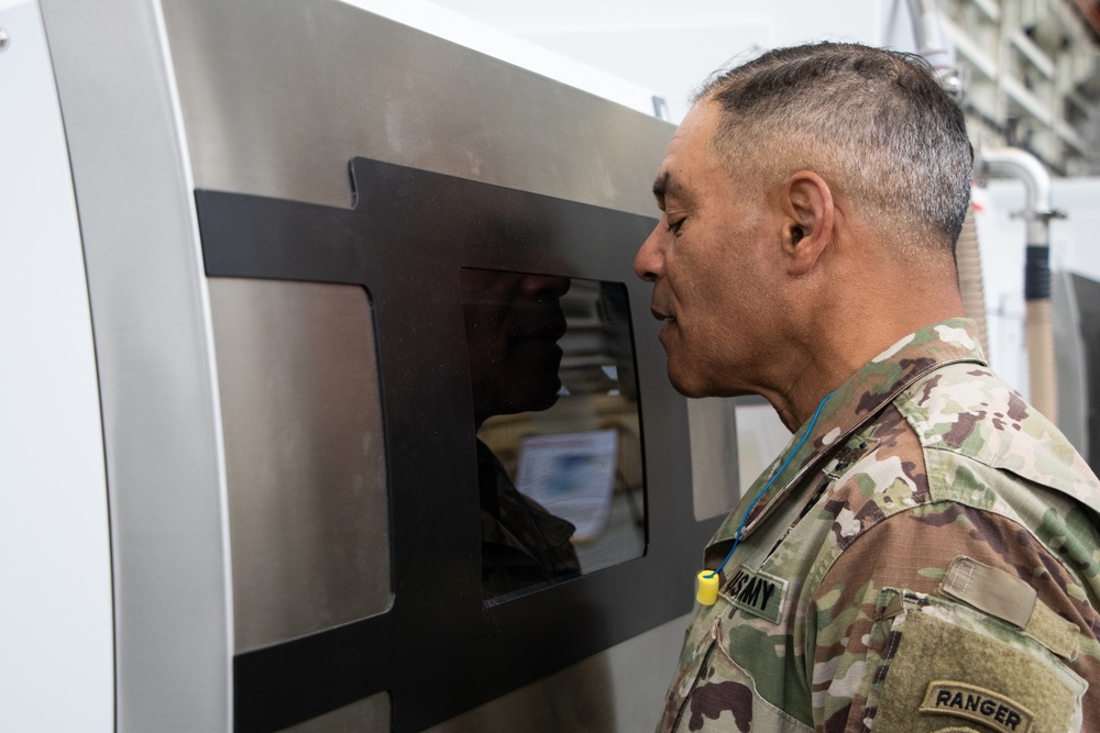 RIA factory demonstrates capabilities to FORSCOM commanding general