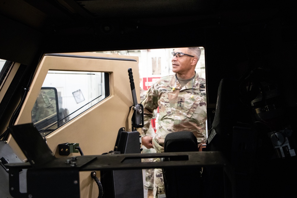 RIA factory demonstrates capabilities to FORSCOM commanding general