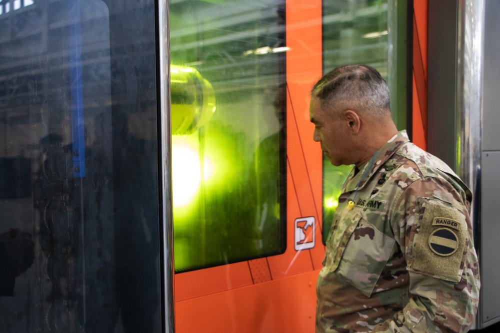 RIA factory demonstrates capabilities to FORSCOM commanding general