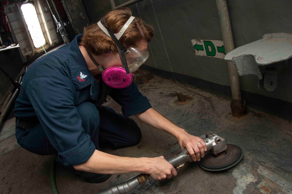 Stout Conducts Operations in the Arabian Gulf