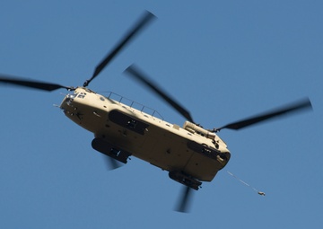 USARAK conducts helicopter airborne training