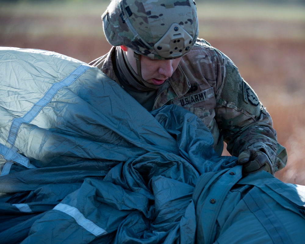 USARAK conducts helicopter airborne training