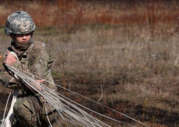 USARAK conducts helicopter airborne training