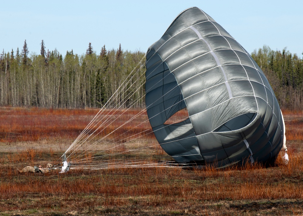 USARAK conducts helicopter airborne training