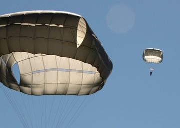 USARAK conducts helicopter airborne training