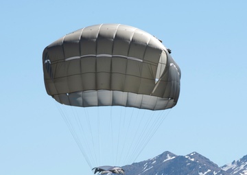 USARAK conducts helicopter airborne training