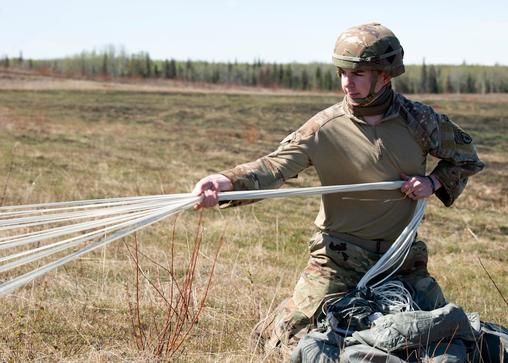 USARAK conducts helicopter airborne training