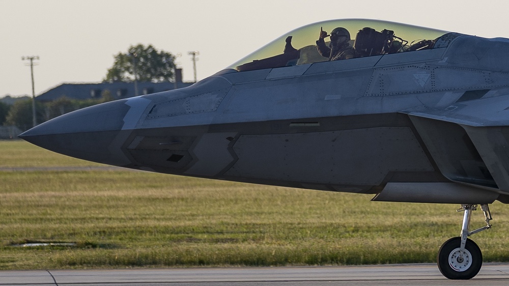 1st Fighter Wing swings into nights