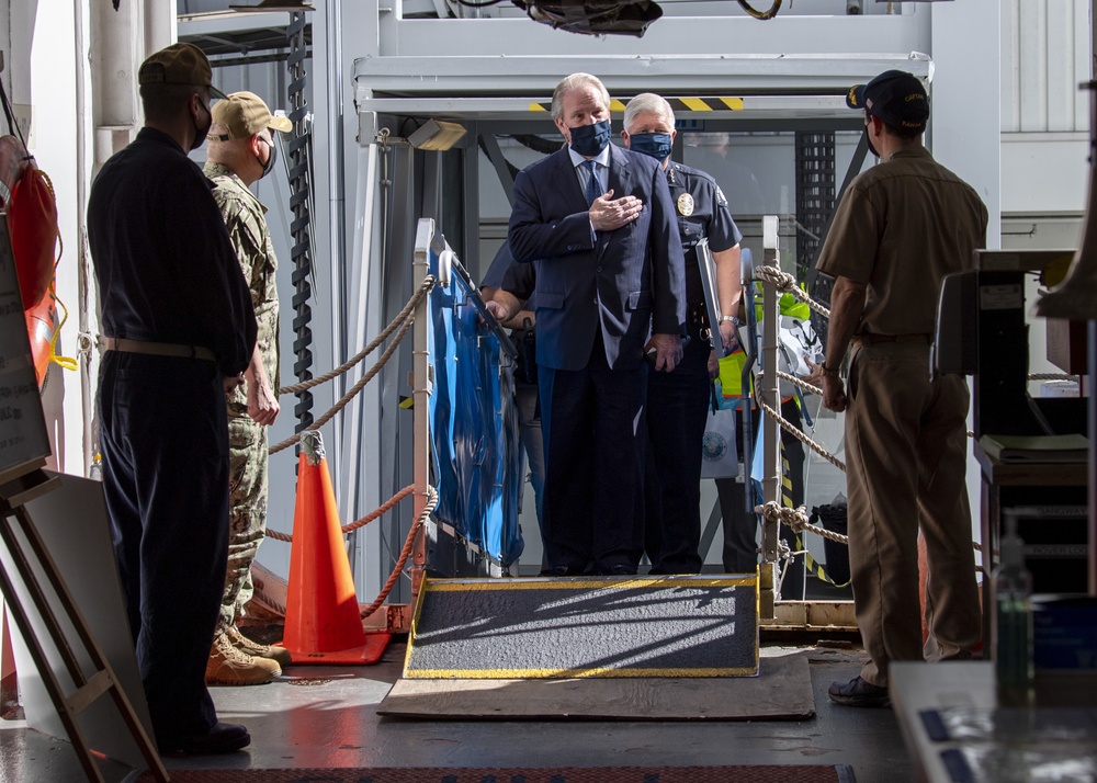 Los Angeles Port Police Speak with USNS Mercy Leadership