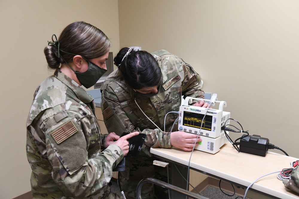 North Carolina Army and Air National Guard Medical Technicians Set Up COVID-19 Medical Support Shelter