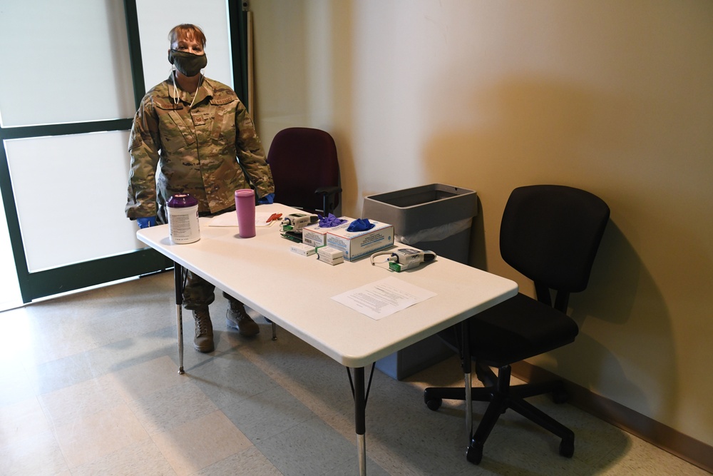 North Carolina Army and Air National Guard Medical Technicians Set Up COVID-19 Medical Support Shelter