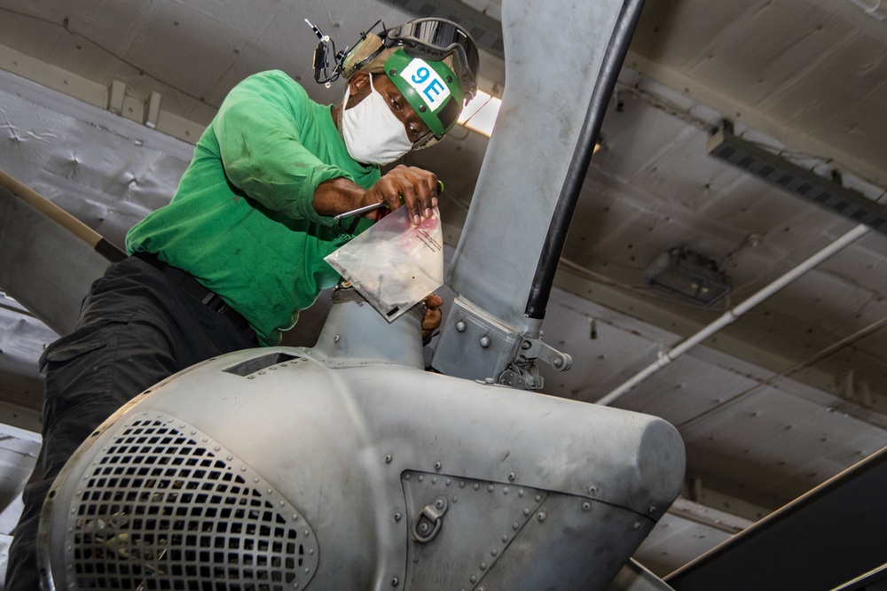 USS Harry S. Truman (CVN 75) transits the Atlantic Ocean