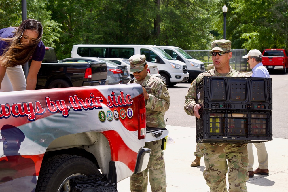 JAX USO Visits 868th at Walkup Site