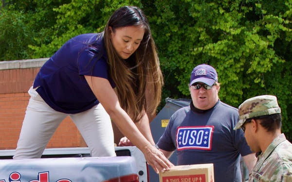 JAX USO Visits 868th at Walkup Site