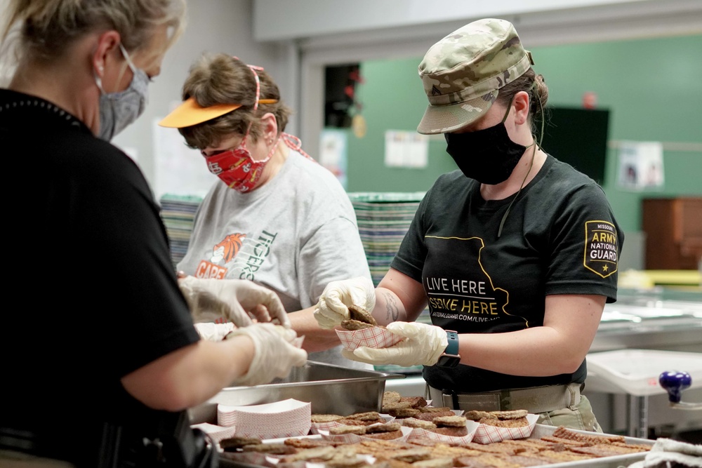 Soldiers help serve school lunches
