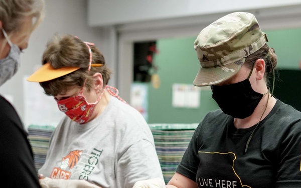 Soldiers help serve school lunches
