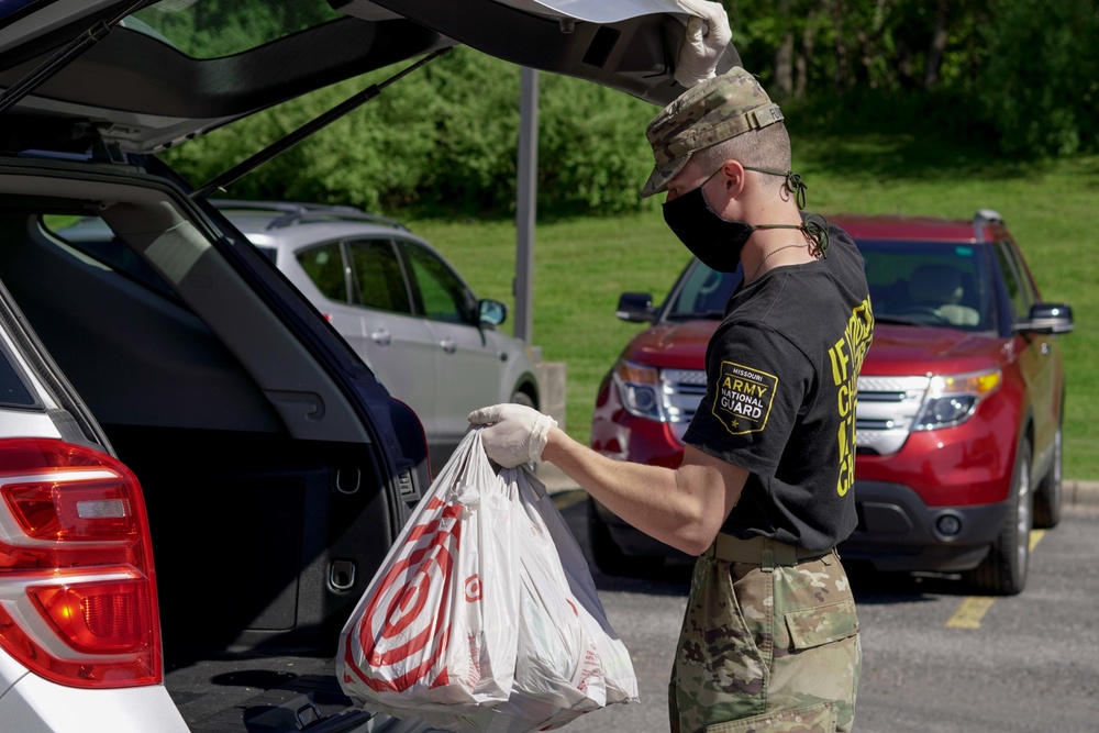 Soldiers help serve school lunches