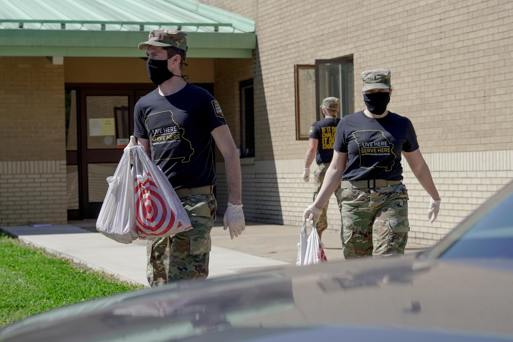 Soldiers help serve school lunches