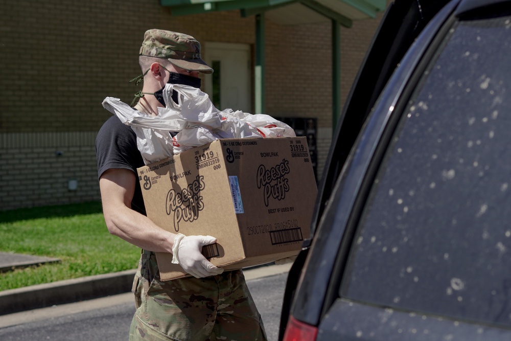 Soldiers help serve school lunches