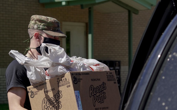 Soldiers help serve school lunches