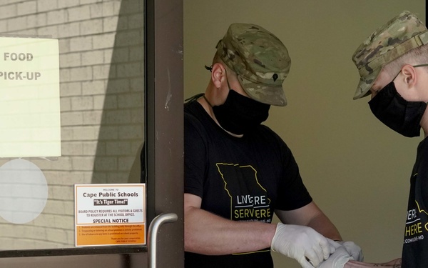 Soldiers help serve school lunches