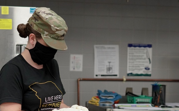 Soldiers help serve school lunches