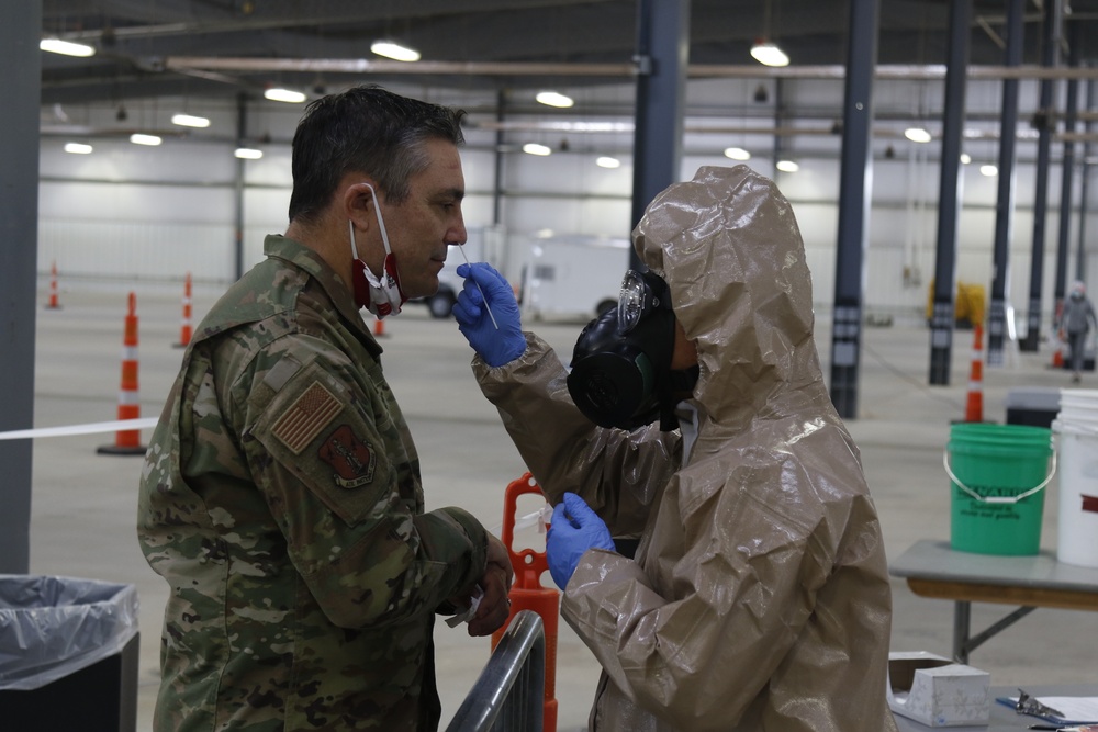 Wisconsin's adjutant general and senior leaders visit COVID-19 testing facility