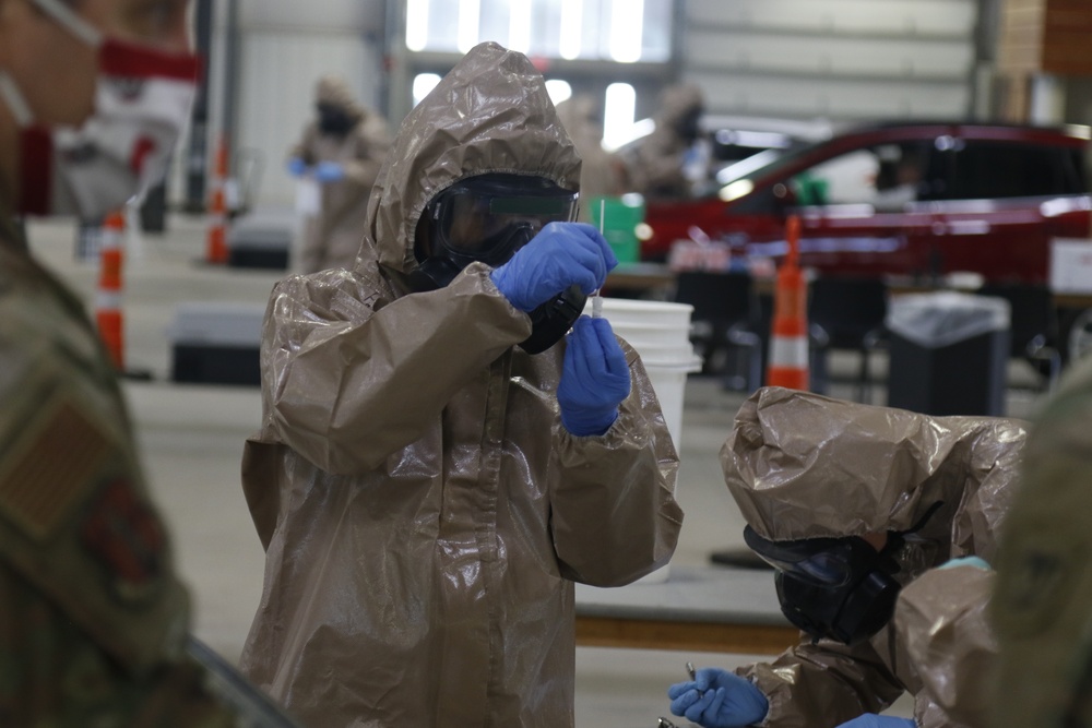 Wisconsin's adjutant general and senior leaders visit COVID-19 testing facility
